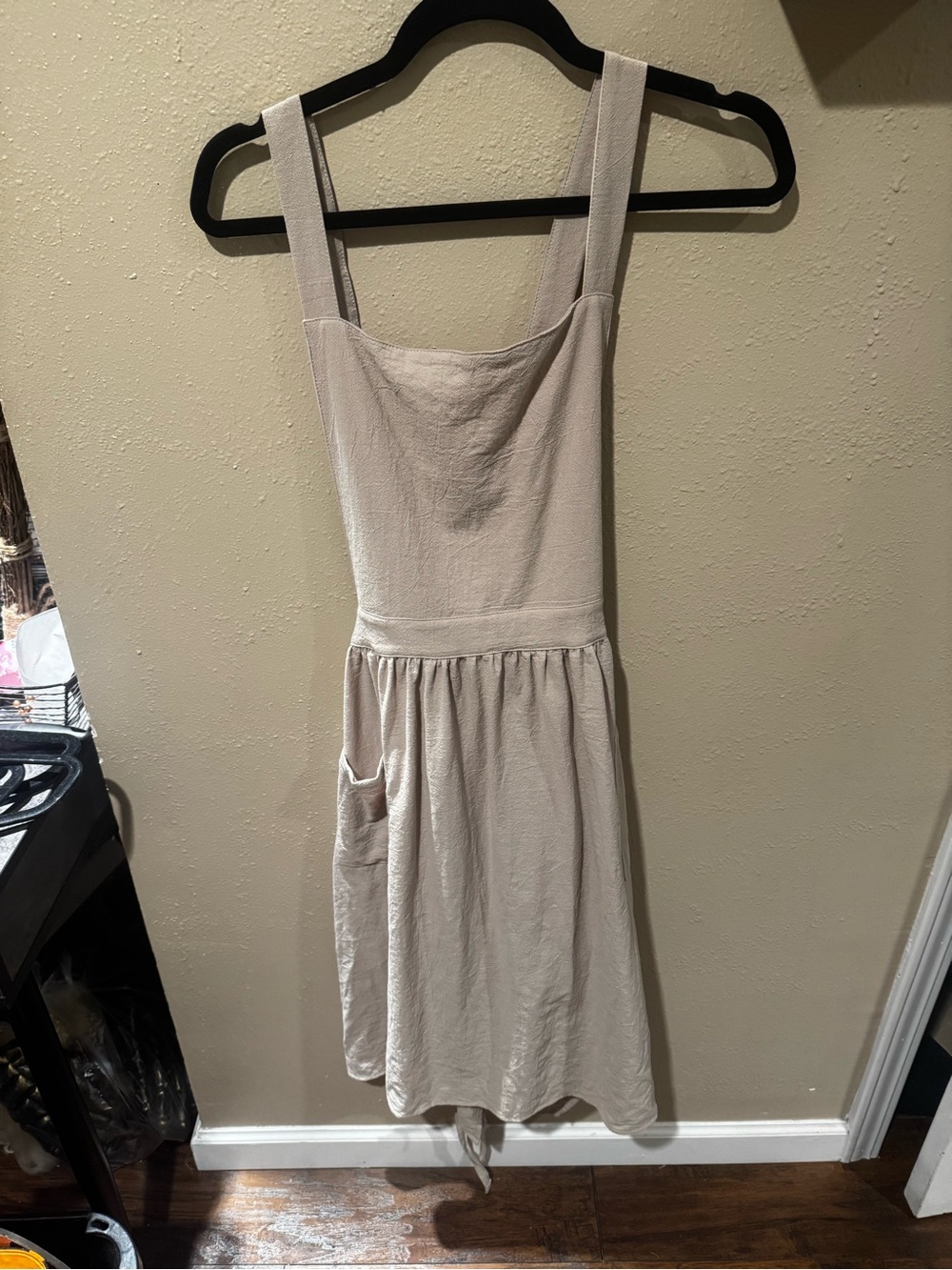 Women’s Cream Square-Neck apron with Pocket